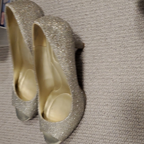 Bandalino glitter open toe pumps in silver - Picture 2 of 4